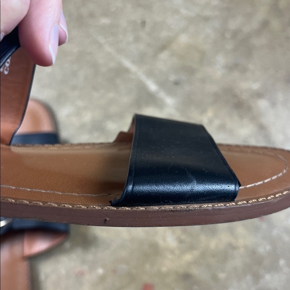 Coach Hallie Sandals
Size: 11 - Picture 9 of 9